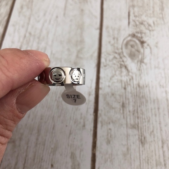 Stainless Steel 8 Emoji Engraved Faces Band Ring - Picture 6 of 10